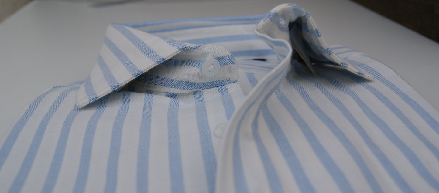 CAMISA OXFORD RAYAS CELESTE, CUELLO SEMI CUTEWAY
