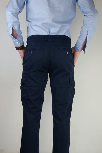 PANTALON CARGO AZUL MARINO CON BOLSILLOS