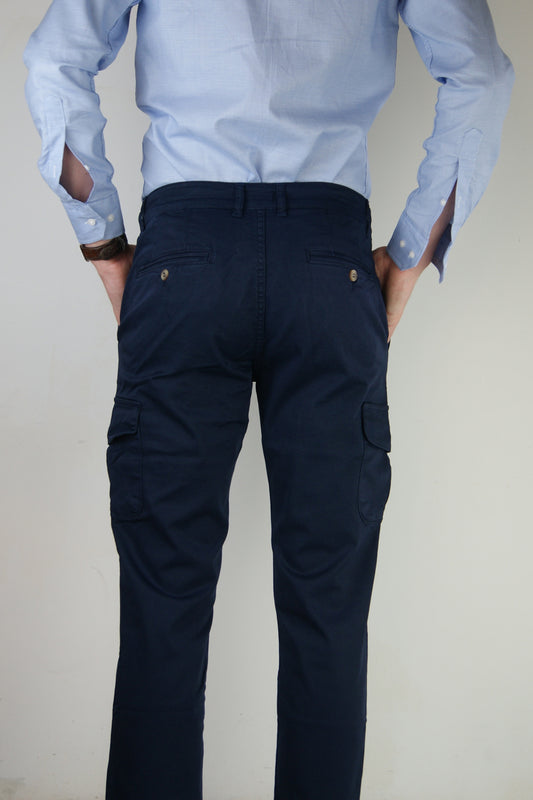 PANTALON CARGO AZUL MARINO CON BOLSILLOS