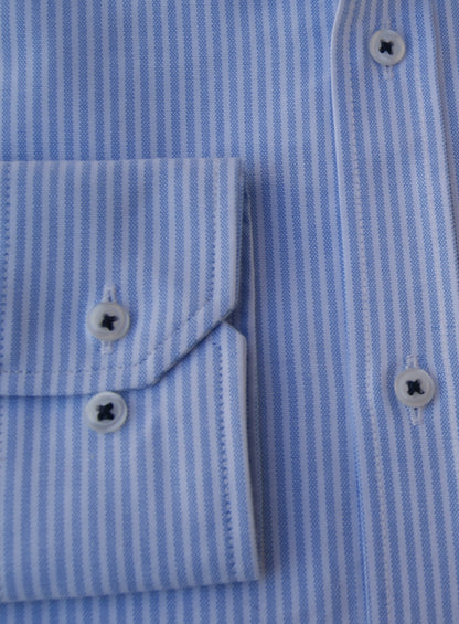 CAMISA OXFORD RAYAS CELESTE, CUELLO BOTONES