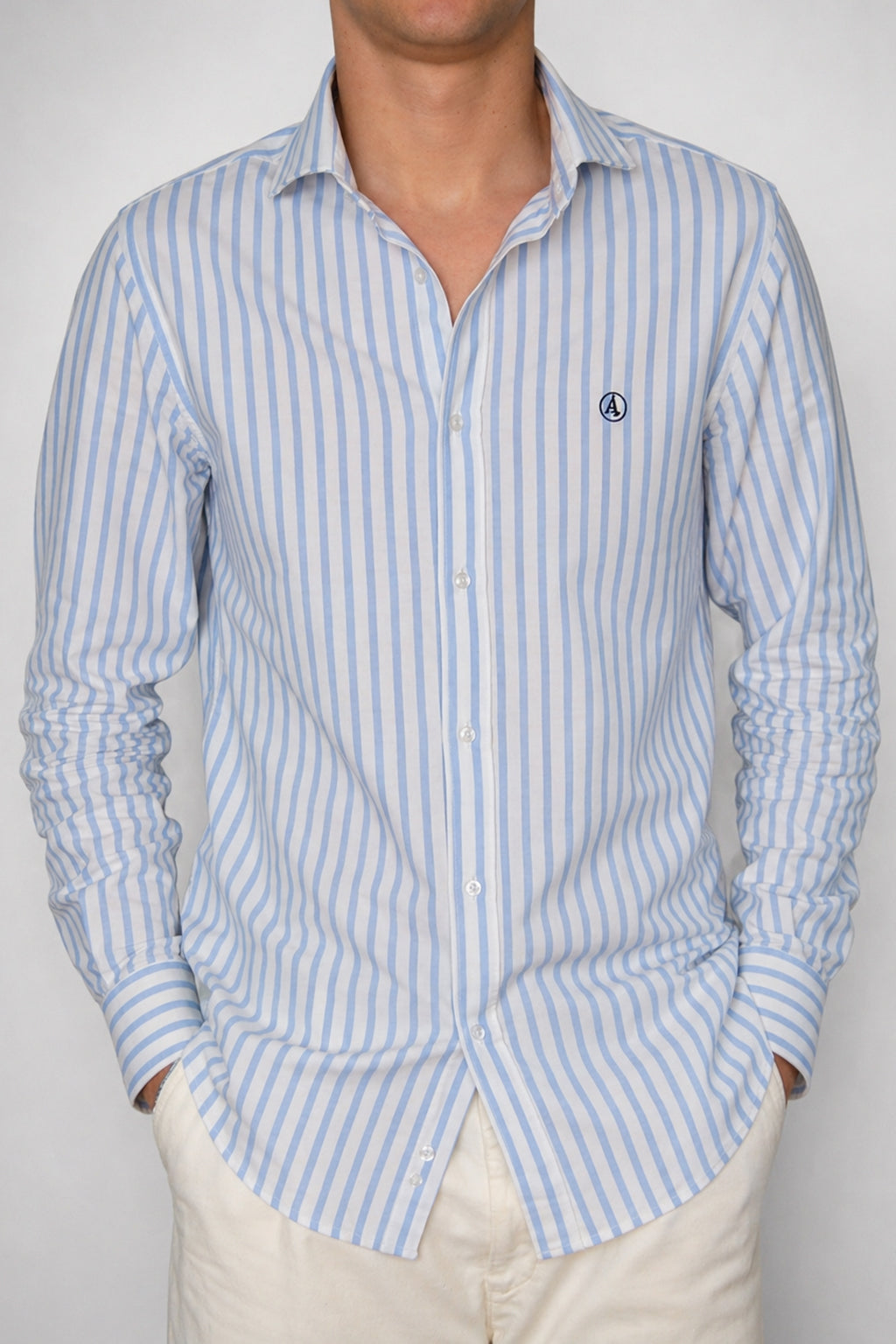 CAMISA OXFORD RAYAS CELESTE, CUELLO SEMI CUTEWAY