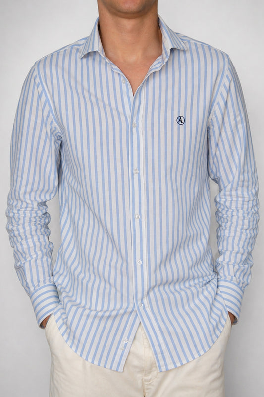 CAMISA OXFORD RAYAS CELESTE, CUELLO SEMI CUTEWAY