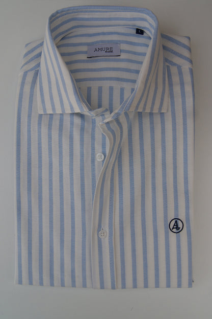 CAMISA OXFORD RAYAS CELESTE, CUELLO SEMI CUTEWAY